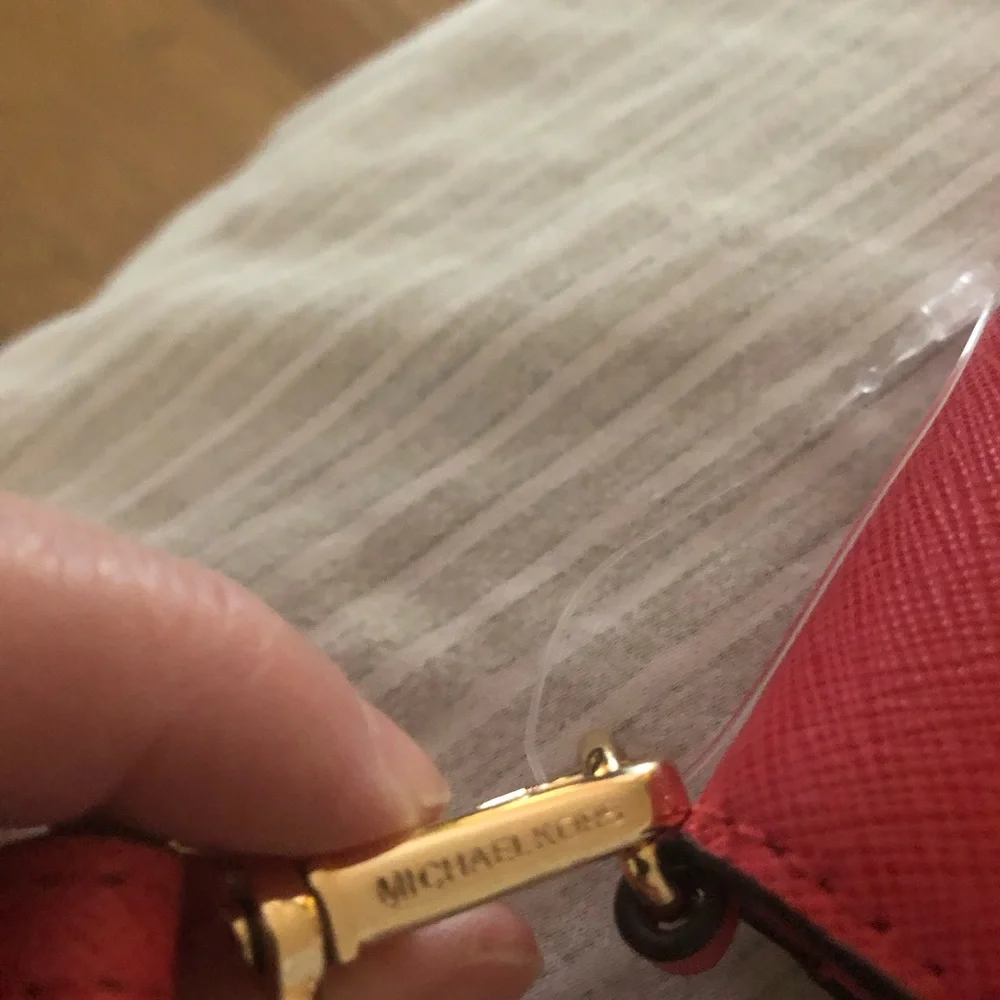 Michael Kors 6 slot wristlet in Beautiful coral 🪸 color, with zipper in back . - Picture 5 of 10